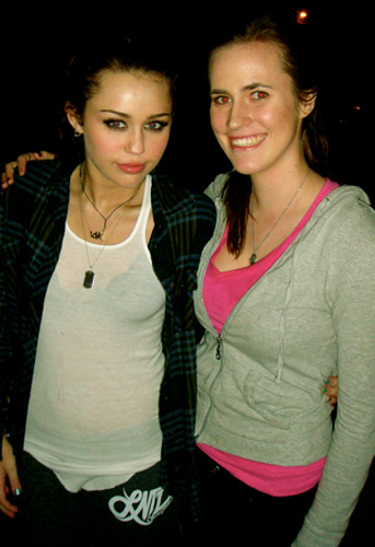 2vry88p - Aici dovedesc ka sunt unul dintre cei mai mari fani Miley-Hannah