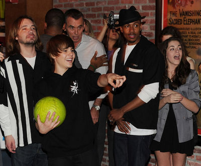  - 0_0 Bowling with Bieber 0_0