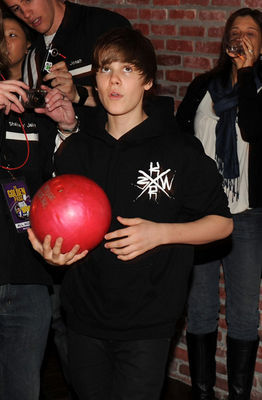  - 0_0 Bowling with Bieber 0_0