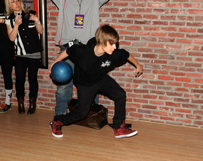  - 0_0 Bowling with Bieber 0_0