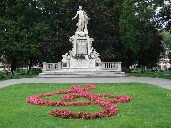 Cheia Sol (2009, June 28); Viena.
