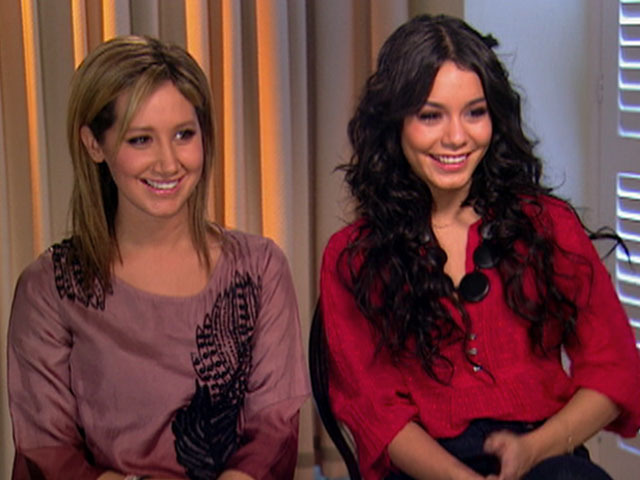 76989_video-751761-ashley-tisdale-and-vanessa-hudgens-talk-high-school-musical-3-part-2 - Ashley si Vanessa