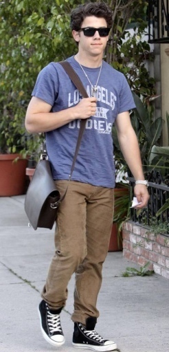 Out-at-Micieli-s-Restaurant-18-03-10-nick-jonas-10980507-246-512 - Out at Micieli s Restaurant 18 03 10