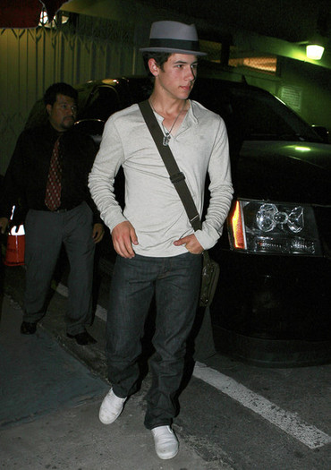 Jonas+Brothers+Leaving+Osteria+Mamma+Restaurant+zgAZdiANlDSl - Jonas Brothers Leaving Osteria Mamma Restaurant In Hollywood 2