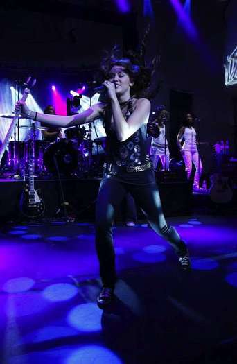 Miley Cyrus Goya Club Concert in Berlin Germany October 27th-12 - miley cyrus live at berlin