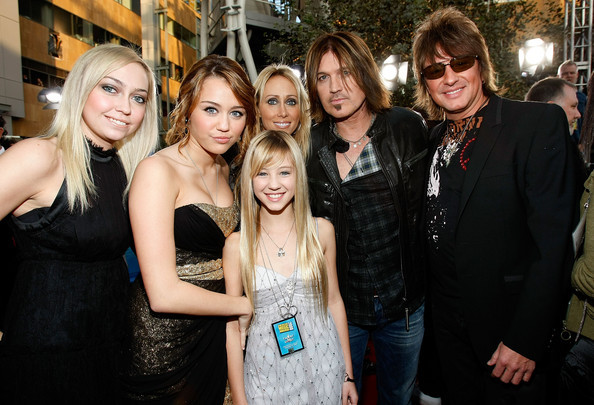 2008 American Music Awards Red Carpet Arrivals Z--D5PWJzyil - Familia Cyrus