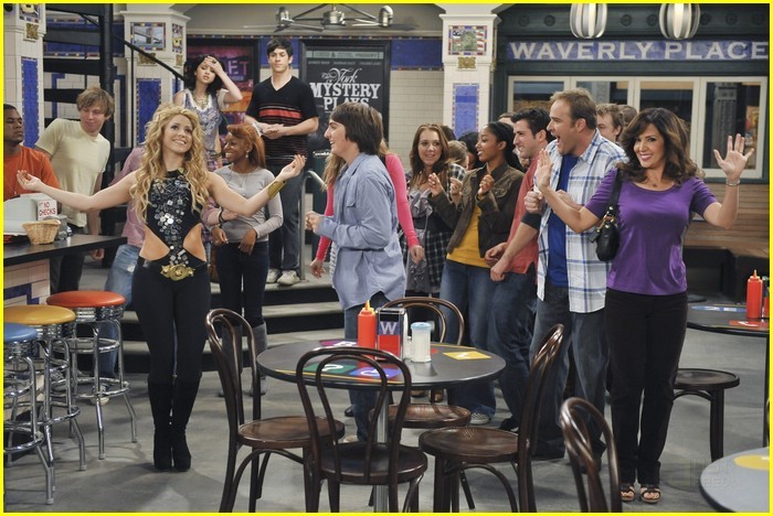 selena-gomez-shakira-wizards-09