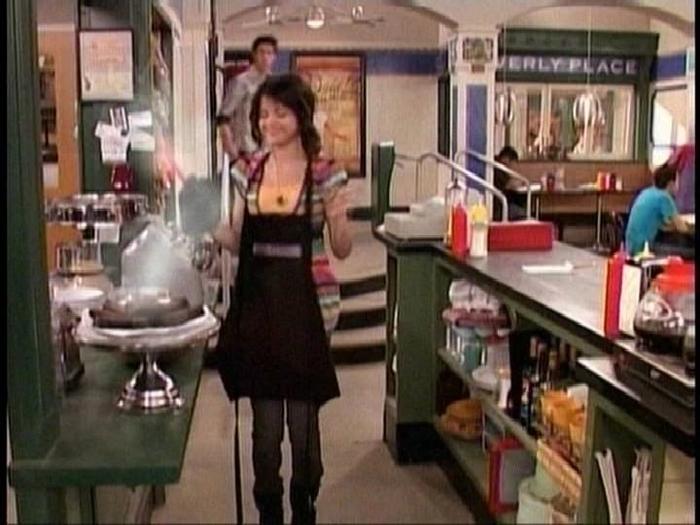 64ks8y - Magicienii Din Waverly Place