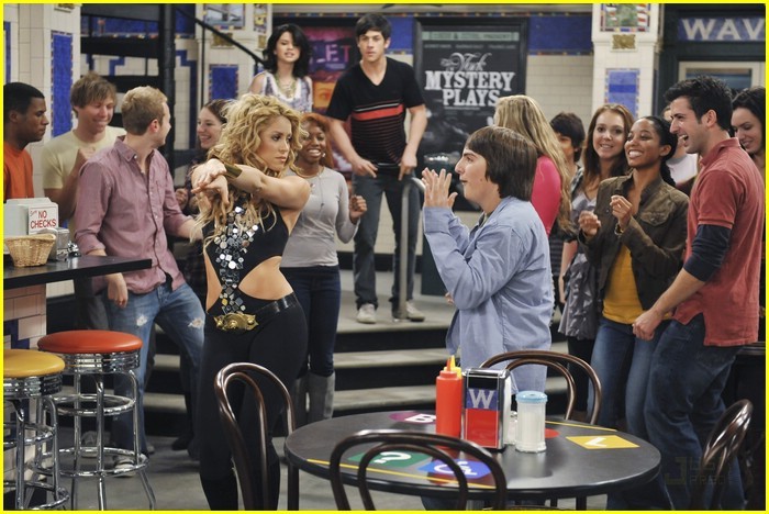 selena-gomez-shakira-wizards-01