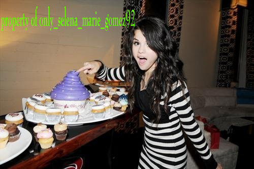 37444eb8df554ee397ef630f2db2e347 - selena gomez