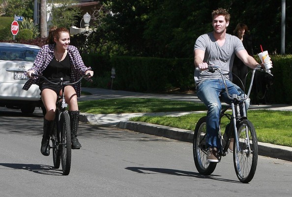 Miley+Cyrus+Liam+Hemsworth+Out+Bike+Ride+AzkEu_PYoTOl - Miley Cyrus And Liam Hemsworth Out For A Bike Ride