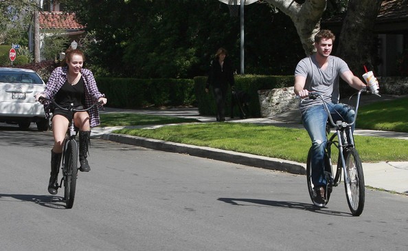 Miley+Cyrus+Liam+Hemsworth+Out+Bike+Ride+iUVy_72ASfel - Miley Cyrus And Liam Hemsworth Out For A Bike Ride