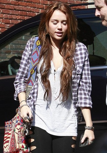 Miley+Cyrus+Arriving+Recording+Studio+6YMzhpyglTLl