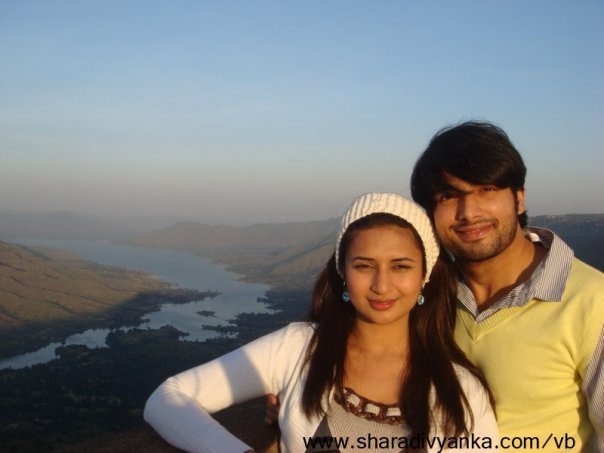 12459641_LXYPYGRCQ - Divyanka Tripathi And Sharad Malhotra