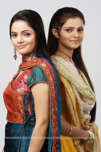 32171-rubina-and-priyanka-in-chhoti-bahu-sindoor-bin-suhaagan - vishakha