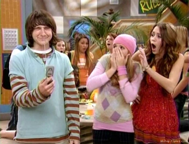 miley-cyrus_com-hannahmontana-season2promo1-104 - Miley in Hannah Montana