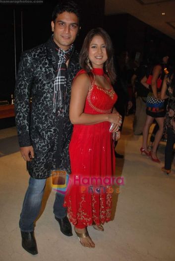 normal_Sharad and Keerti Kelkar at BETI Fashion show by Anu and Sashi Ranjan on 26th July 2009 (3) - keerti kelkar-mrinalini