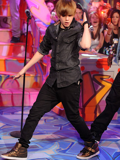 bieber2_muchmusic_122309