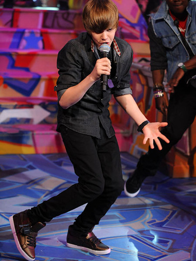 bieber3_muchmusic_122309