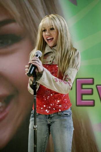 miley-cyrus_dot_com_hannahmontana-stills003