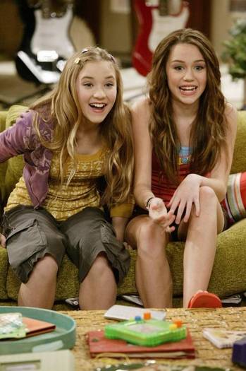 miley-cyrus_dot_com_hannahmontana-stills045