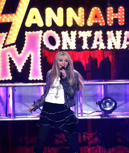 miley-cyrus_dot_com_hannahmontana-stills082 - Hannah Montana Season 1 Promo Stills