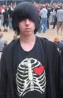 imagesCADU84H0 - Emo