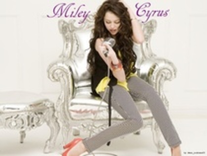 11494205_BZEHJLTLP - miley cyrus vs demi lovato