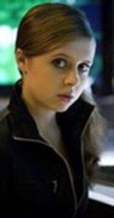 PEEUEORUJMNJIYLDCBG - Isabel Bel Powley