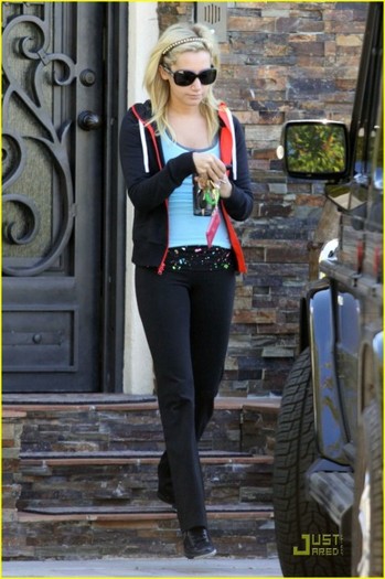 2iqb8fr - Ashley Tisdale