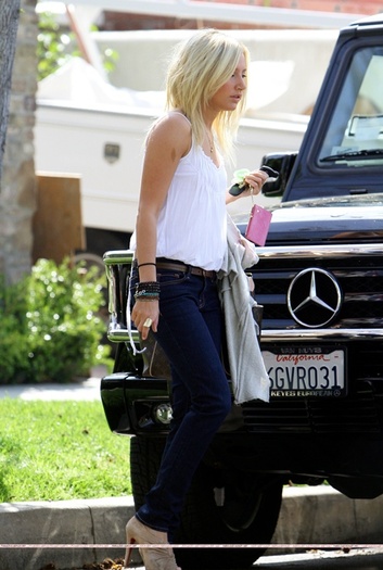 4sfuhj - Ashley Tisdale