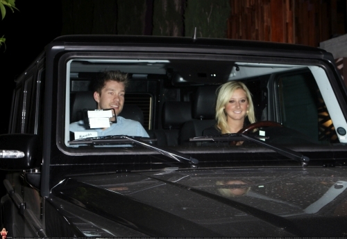 16kb9u8 - Ashley Tisdale