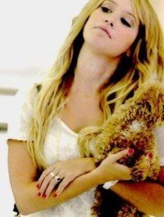 19wd5l - Ashley Tisdale