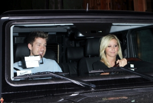 20awh8m - Ashley Tisdale