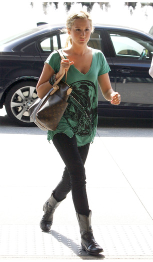 34glyfd - Ashley Tisdale