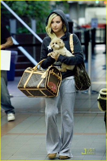 34ys748 - Ashley Tisdale