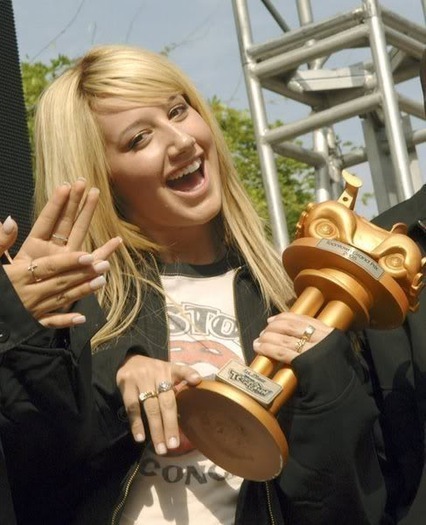 303he00 - Ashley Tisdale