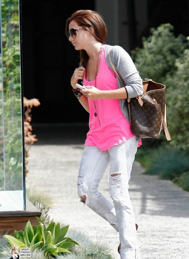 w2m8gn - Ashley Tisdale