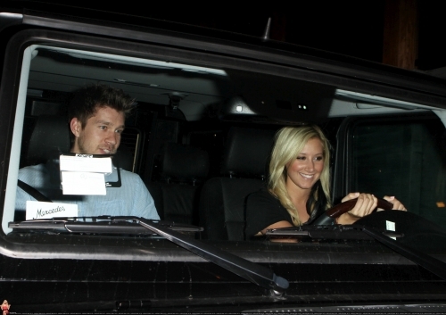 xmkcwi - Ashley Tisdale