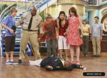 LBQKEWEPJIMNDSZIEER - Brenda Song