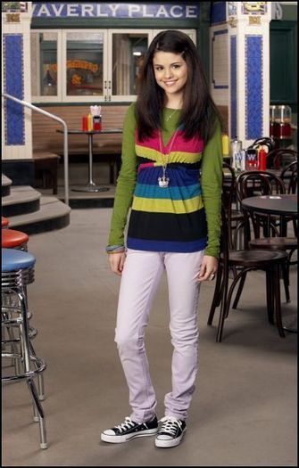 Alex-Russo-alex-russo-6545177-388-608 - Plata pentru HotelDeVis