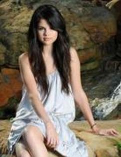 BTZNWYRPSDNNALVPDJX - selena gomez