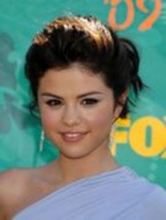 IDNNBRPVTPHWOXLYXKI - selena gomez