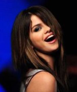 IVCIGYYVSAFNHGSHHZW - selena gomez