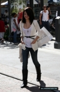 JMGYNPHCMZNSPYRTXWC - selena gomez