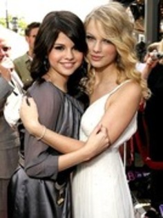 JWFYZZGNDUTILLWTJFU - selena gomez