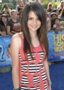 LKHFHCVBJJAVCLCIKHM - selena gomez