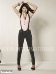 UHAHRQAFMBLGOASFYSP - selena gomez
