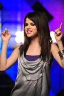 XVWVIQEUAFUIHICPDUG - selena gomez