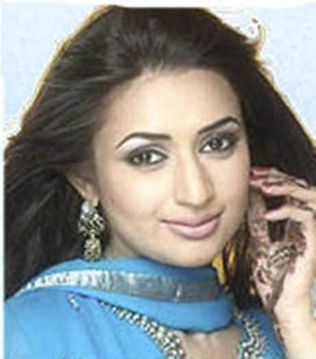 7032 - Divyanka Tripathi